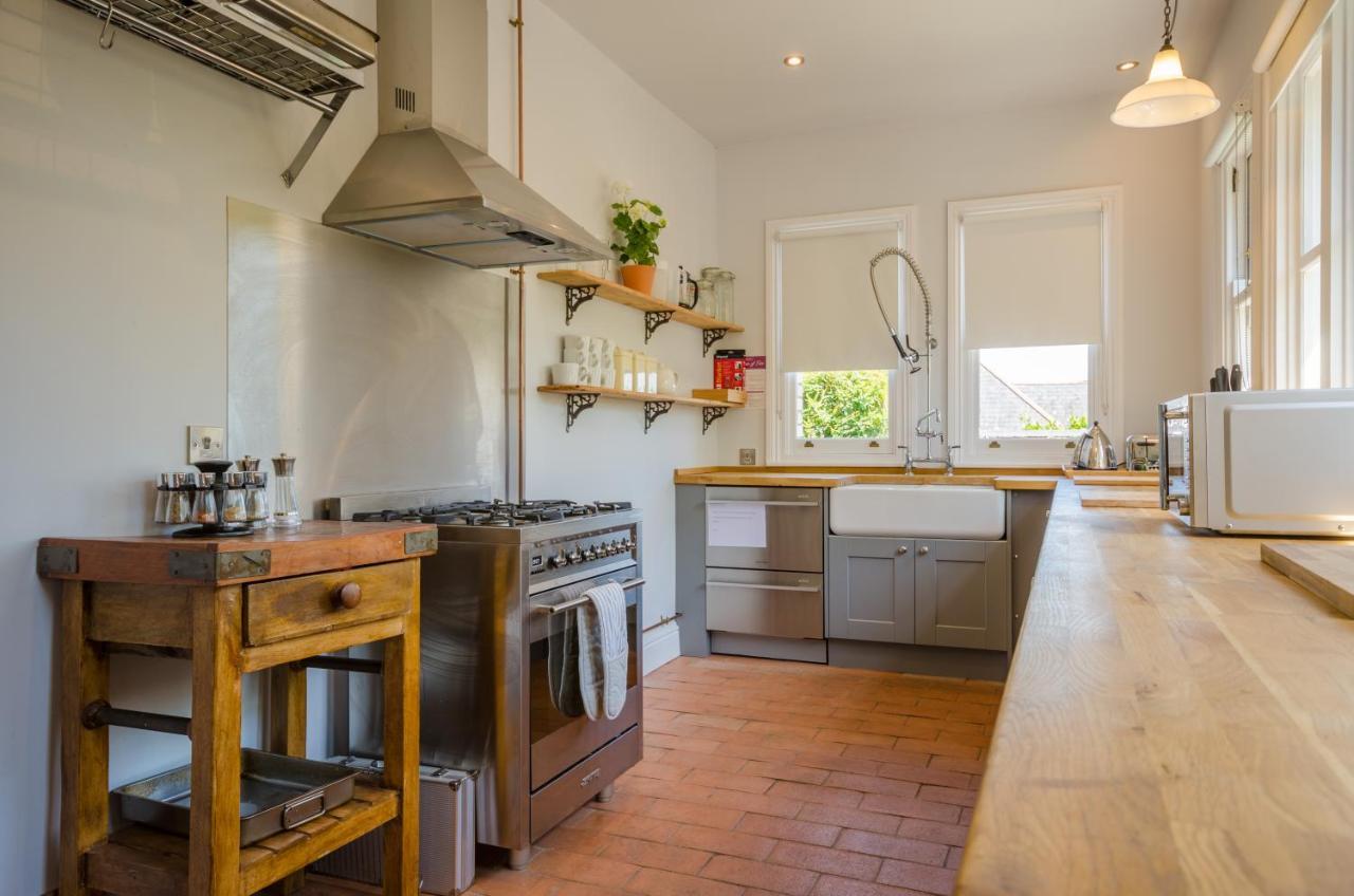 Luxury Victorian School With Views Of Harbour Villa Fowey Buitenkant foto